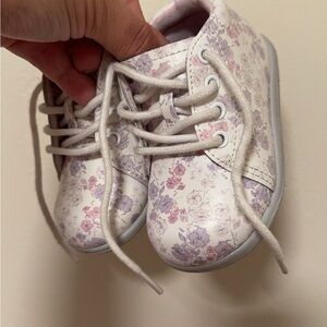 White and Purple Baby Walker Shoes with Floral Pattern and Lace-Up Design